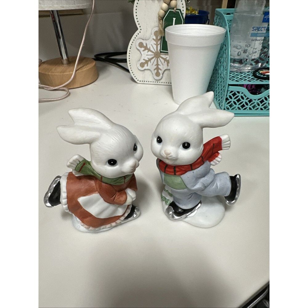 Vtg Homco Winter Figurines Bunny Rabbits Girl and Boy Ice Skating Skates‎ 5305